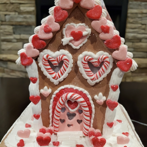 Valentine Gingerbread House-NWT - Picture 2 of 7